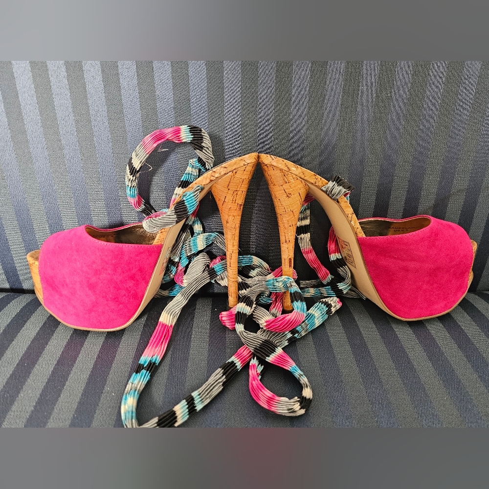 Shoe Dazzle Scene Weaver Kameelah Faux Suede Platform Sandal Size 6.5